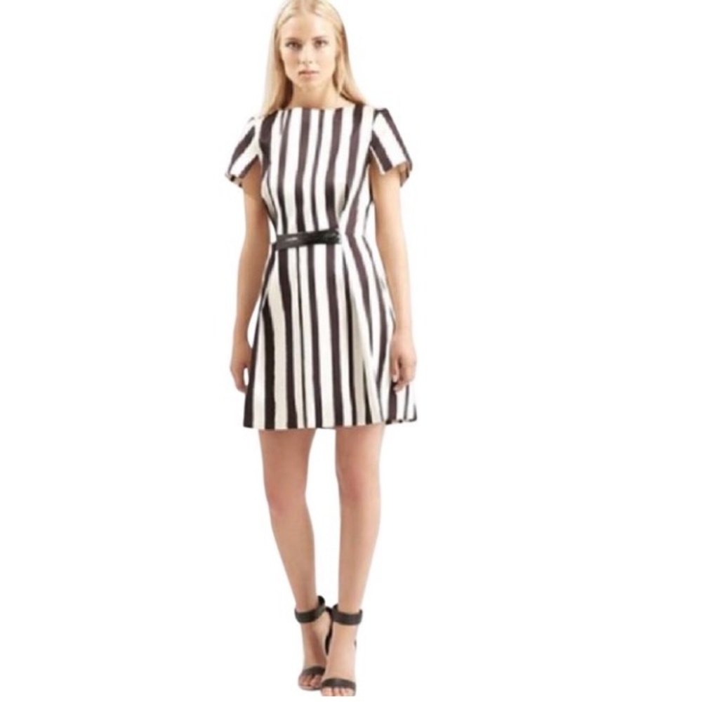 🖤TOPSHOP🖤SHOTO BLACK AND WHITE STRIPED MINI DRESS🖤